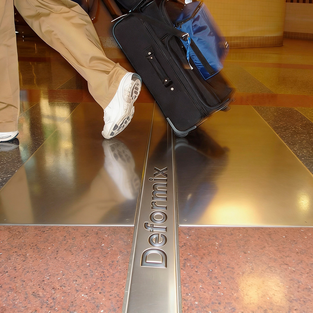 Профиля для полу в зданиях аэропорта